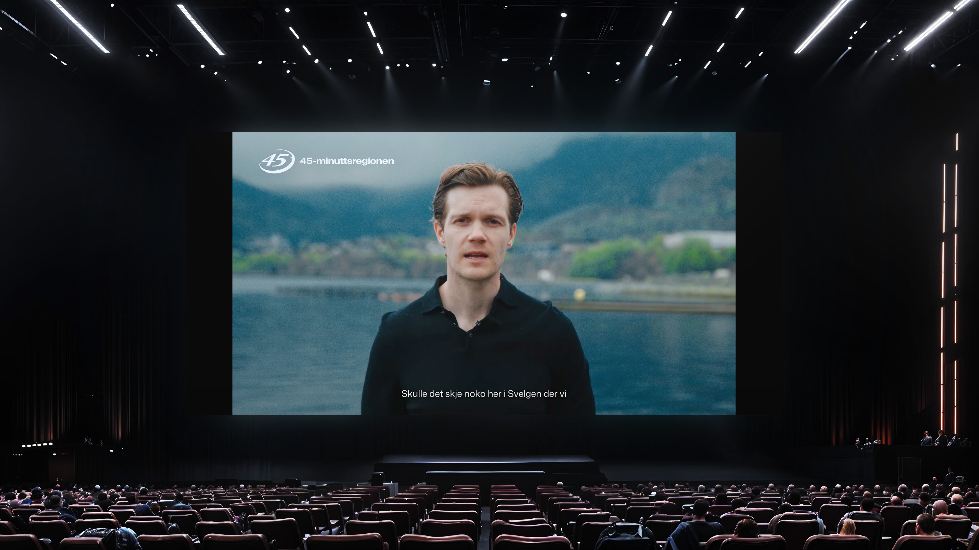 Ein kinosal der ein film for 45-minuttsregionen blir vist på lerretet